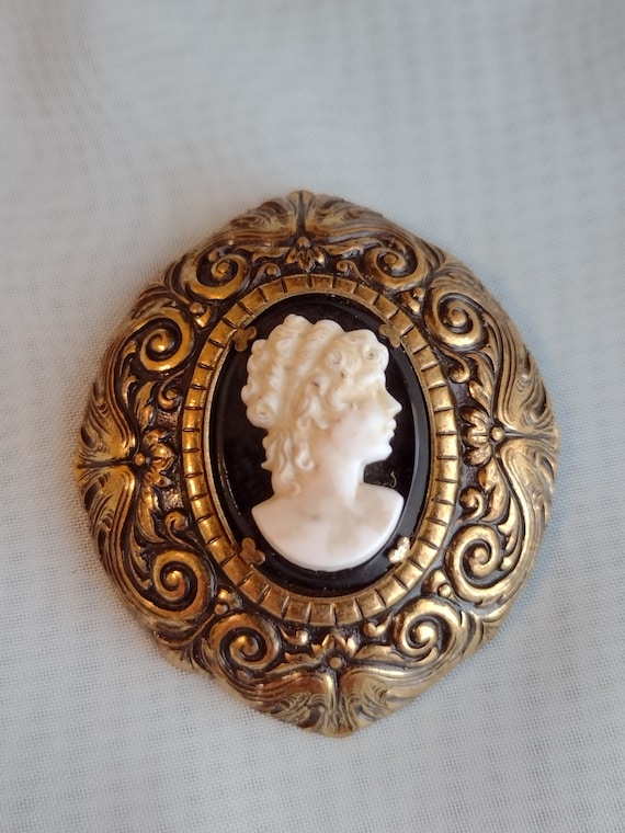 Antique Vintage Cameo Fur Clip Ornate Brass Frame 