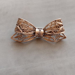Antique 800 Gilt Silver Cannetille Filigree Ribbon Bow Brooch Pin Delicate Victorian Style