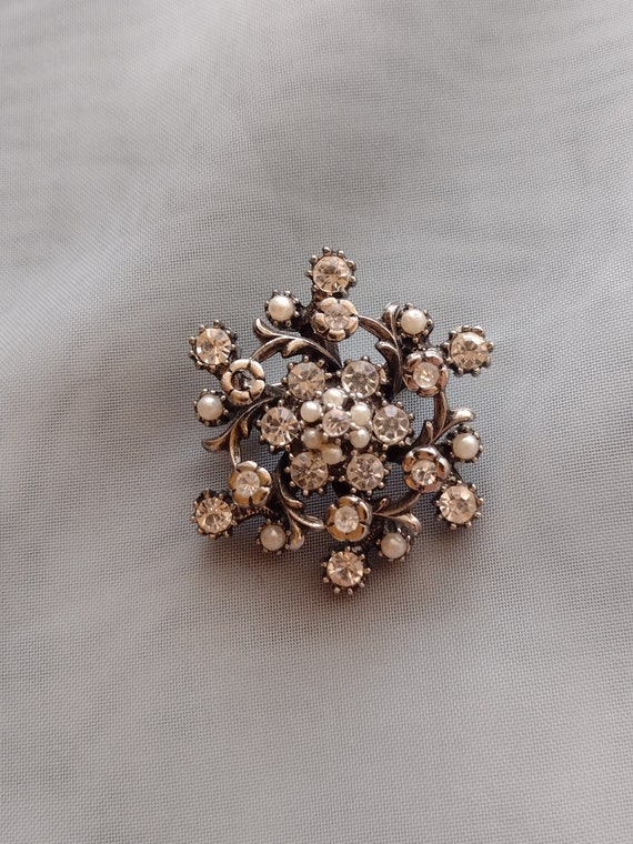 Vintage Rhinestone Crystal Brooch Pin - image 2