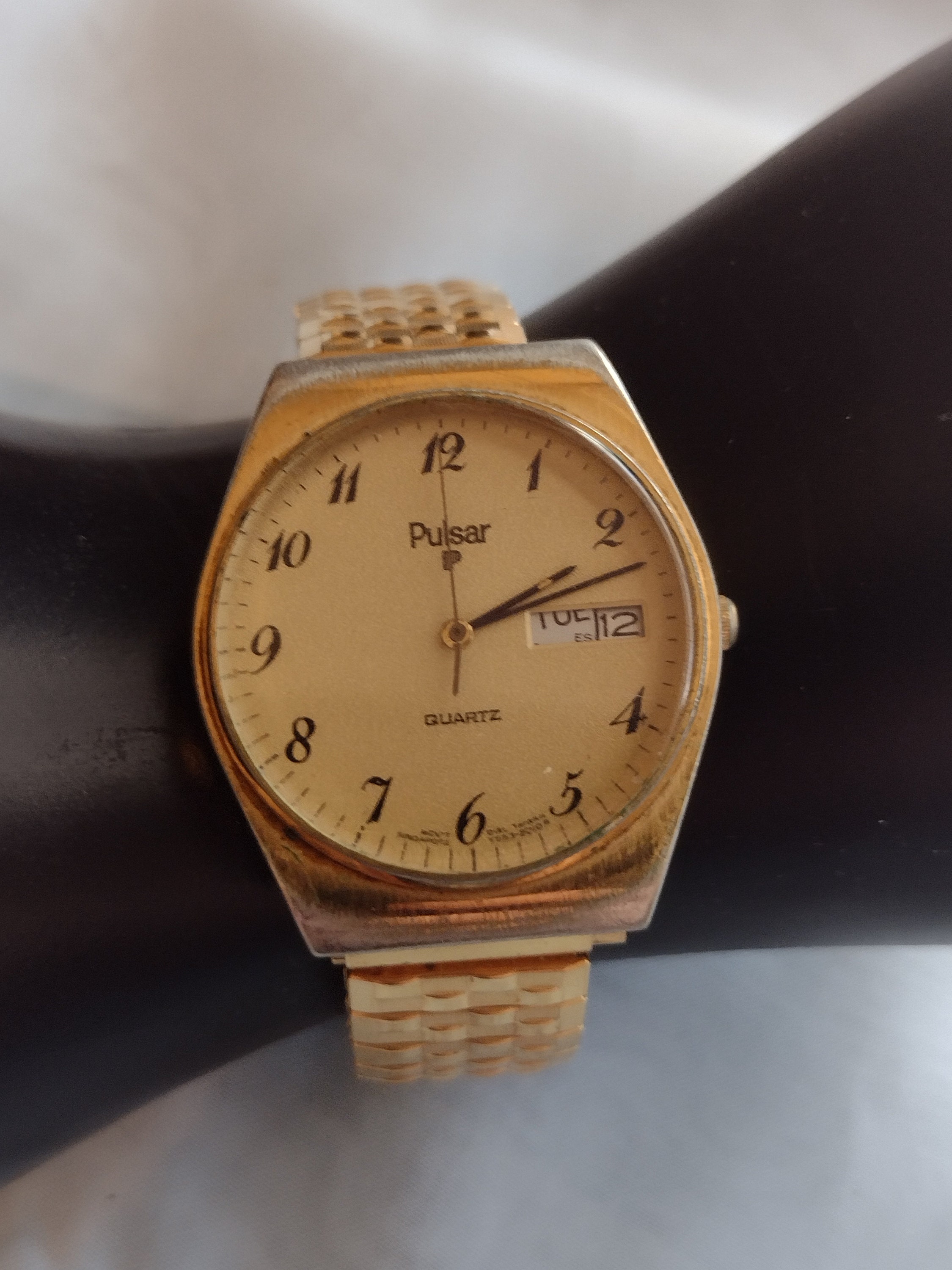 Pulsar quartz watch price sale