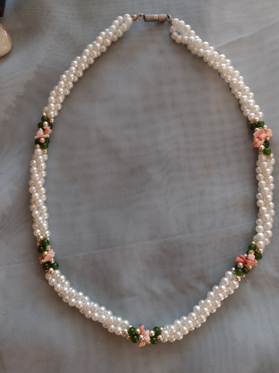Pearl coral jade angel skin beaded vintage necklac