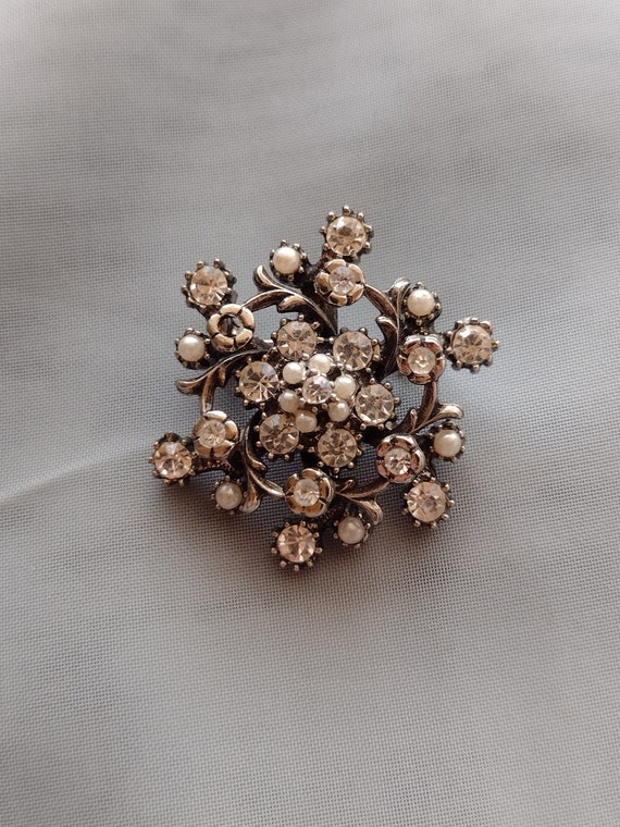 Vintage Rhinestone Crystal Brooch Pin - image 3