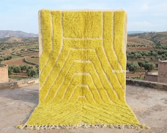 Alfombra marroquí de lana color mostaza, estilo bereber geométrico, tamaño personalizado.