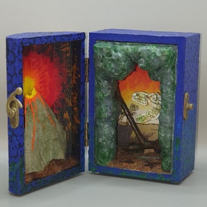T rex dinosaur diorama box, prehistoric decor, miniature jurassic dinosaur ornament, T rex gifts for adults, dino Christmas gift