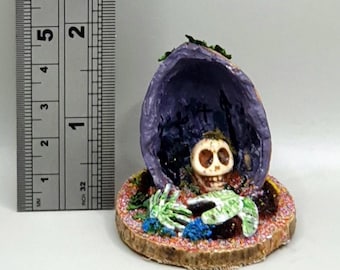 Gothic skull in a nutshell, walnut shell miniature diorama, dark academia shelf decor, goth Christmas gift