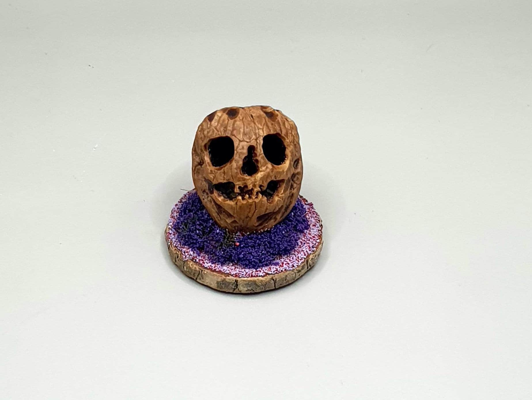 Walnut shell miniature skull ornament, dark academia shelf decor, goth girl gifts, teen goth stocking filler, unique skull gifts
