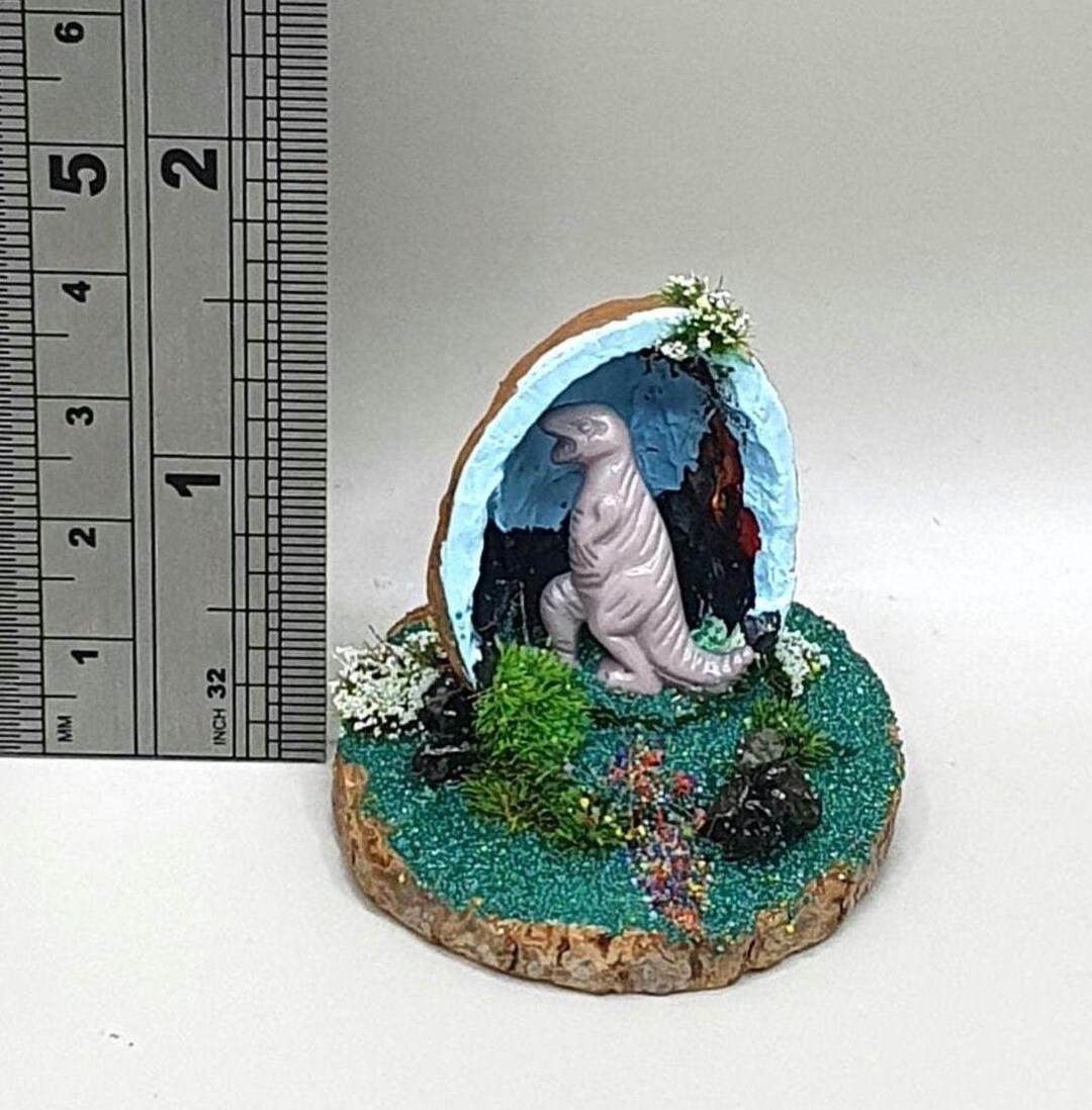 Walnut Shell Dinosaur Diorama, T Rex Miniature Ornament, Jurassic Park ...