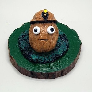 Kohle Bergmann Dekor, Walnussschale Kopfverzierung, Bergmann Geschenk, Nussschale Diorama, Miniatur Büste Skulptur, Neuheit Schreibtisch Dekor, einzigartig Weihnachten