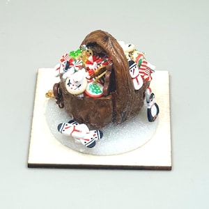 Walnootschaal miniatuur kerstvoedselmand, kerstdiorama, nieuw kookornament