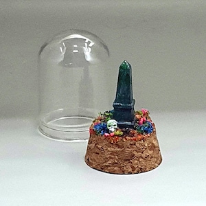 Petit diorama commémoratif de guerre, dôme gothique, cadeaux étranges du milieu universitaire sombre