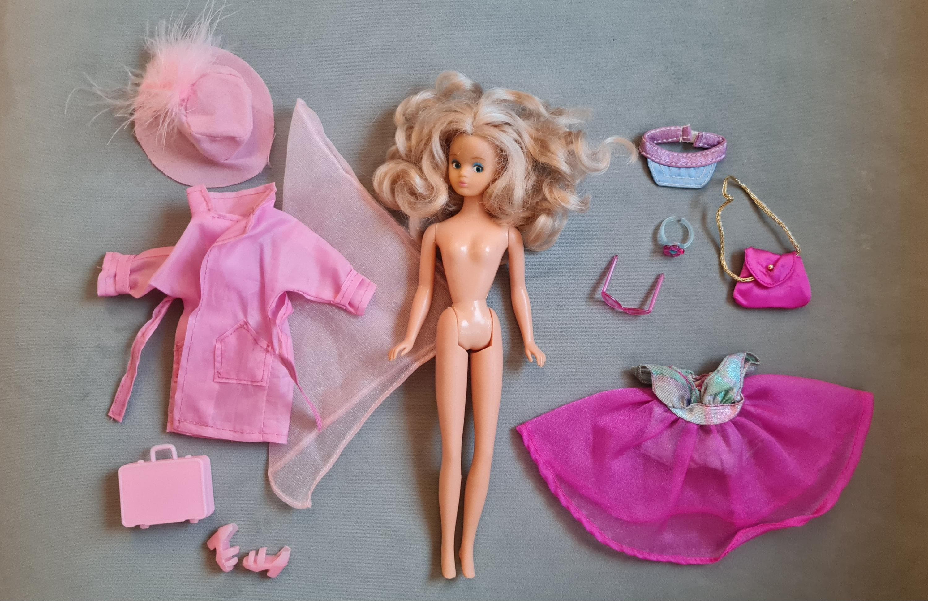 409* ヴィンテージタミー・バービー・シンディ・ブライス　1/6ドールサイズ　ファージャケット・ストール・ショール Yahoo!オークション -「タミーちゃん」(人形、キャラクタードール) の