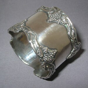 Antique Repousse Raised Grapes Blackinton Sterling Silver Victorian Napkin Ring