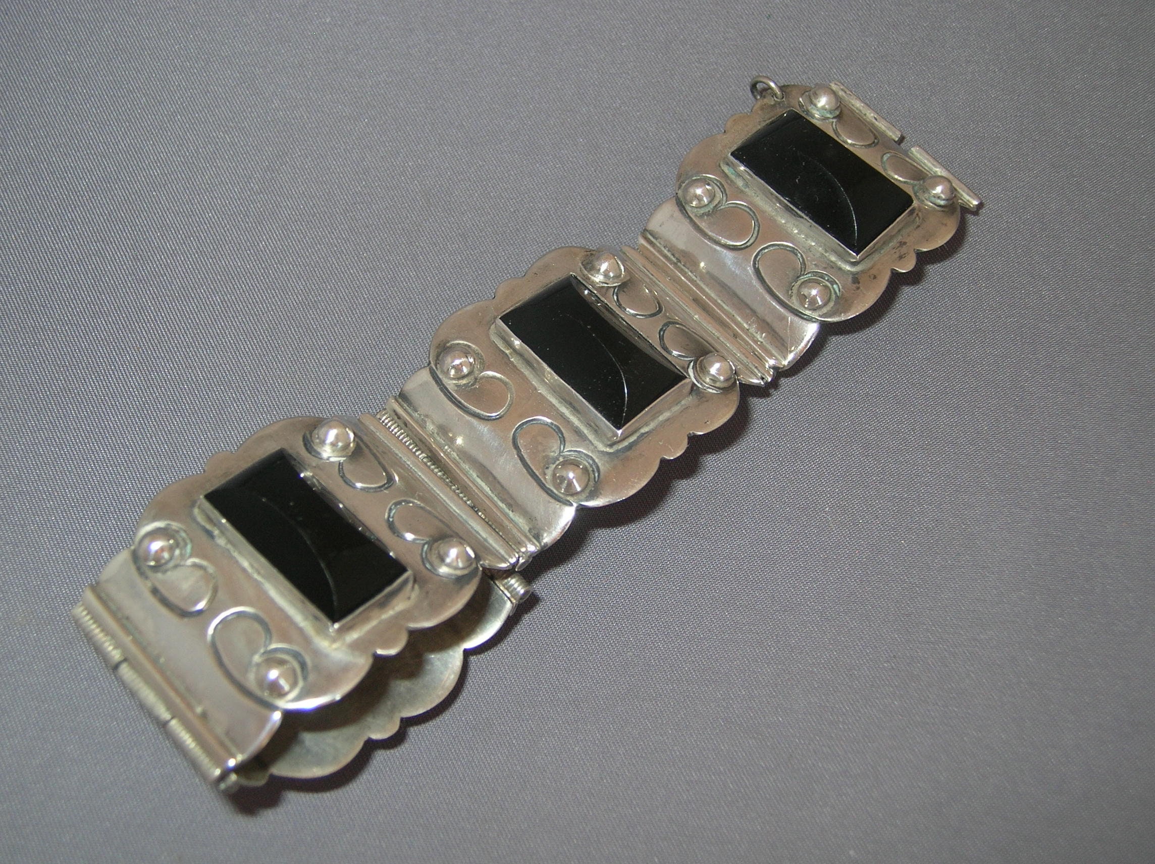 Vintage 40s Mexican 925 Sterling Silver Bracelet + Green Onyx Stones 64.4 Grams
