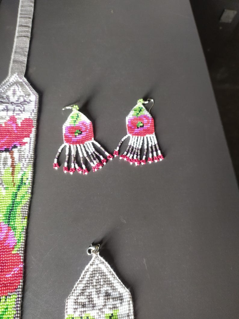 Collana di fiori con perline, collana ucraina, collana di perline Gerdan con motivo nazionale ucraino in stile tradizionale ucraino, con orecchini in omaggio immagine 6