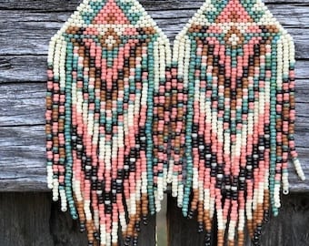 Orecchini con perline, orecchini multicolore, orecchini con perline, orecchini etnici, orecchini con perline di semi nativi americani, orecchini con frange, orecchini boho
