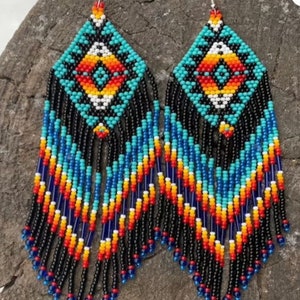 Perlenarbeit Ohrringe, Multi Farben Ohrringe Perlen Ohrringe ethnischen Ohrringe American native Seed Beads Ohrringe Fransen Ohrringe Boho Ohrringe
