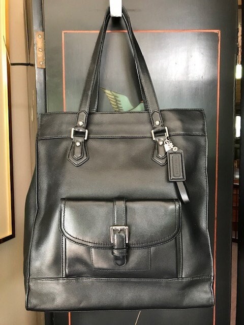 Coach Signature Bag Loop Charm keychain  Small handbags leather, Handbag  charms, Fendi purses