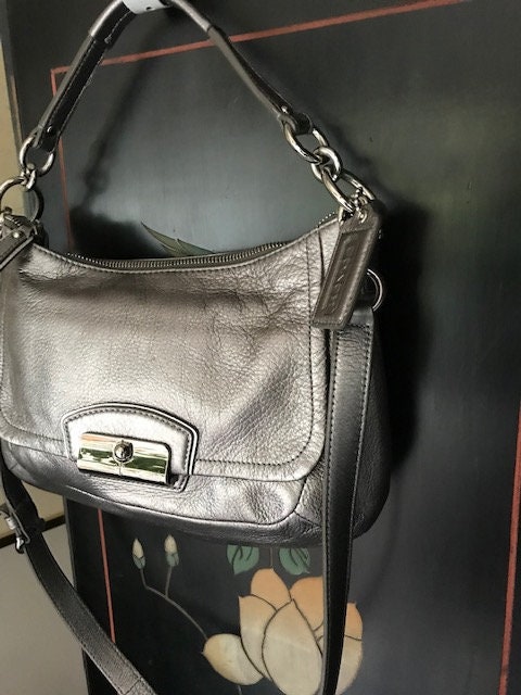 バッグ COACH COACH The Coach Originals Crinkle Patent Leather Swing Zip