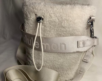 Lululemon White Round Furry Shoulder/crossbody Handbag or Water Bottle Bag! - Etsy Lululemon White Round Furry Shoulder/crossbody Handbag or Water Bottle Bag! - Etsy