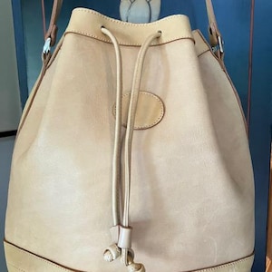 Tan Leather Shoulder/ Crossbody Hobo Style Tote Bag With Drawstring!