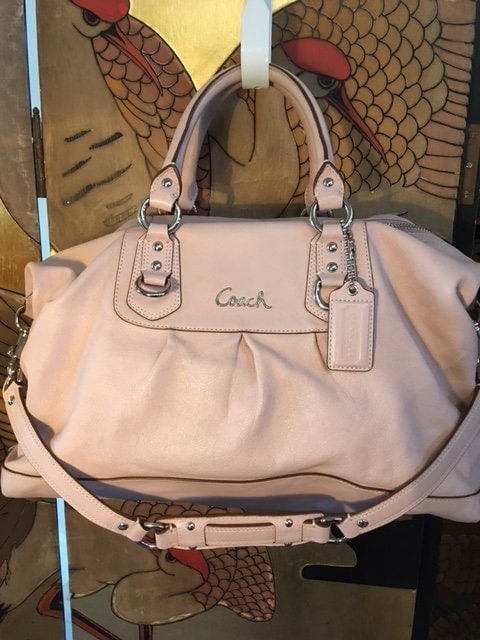 Coach F15447 Dusty Pink (champagne) Leather Shoulder Bag With Logo