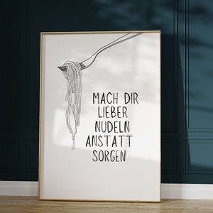 Könnte beinhalten: Eine Schwarzweißillustration einer Gabel mit Spaghetti darauf. Der Text "Mach dir lieber Nudeln anstatt Sorgen" steht unter der Gabel.