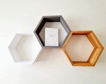 Set von drei sechseckigen Holzregalen - Wandmontierte Ausstellungsregale