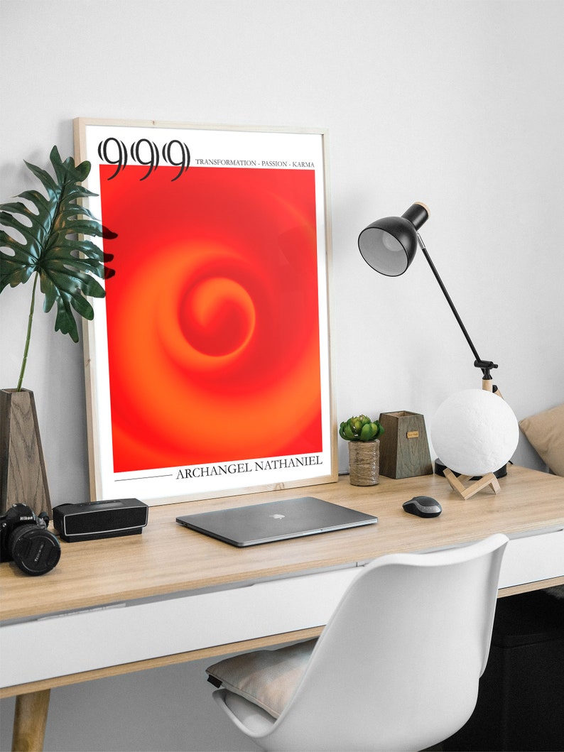 Puede incluir: Una impresi&oacute;n enmarcada con un dise&ntilde;o de remolino rojo y naranja. La impresi&oacute;n tiene el texto "999" en negro en la parte superior y "Archangel Nathaniel" en negro en la parte inferior. El texto "Transformation, Passion, Karma" est&aacute; en negro m&aacute;s peque&ntilde;o sobre el dise&ntilde;o de remolino.