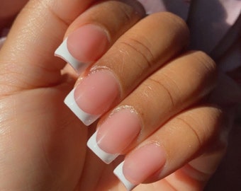 Prensa francesa clásica en uñas