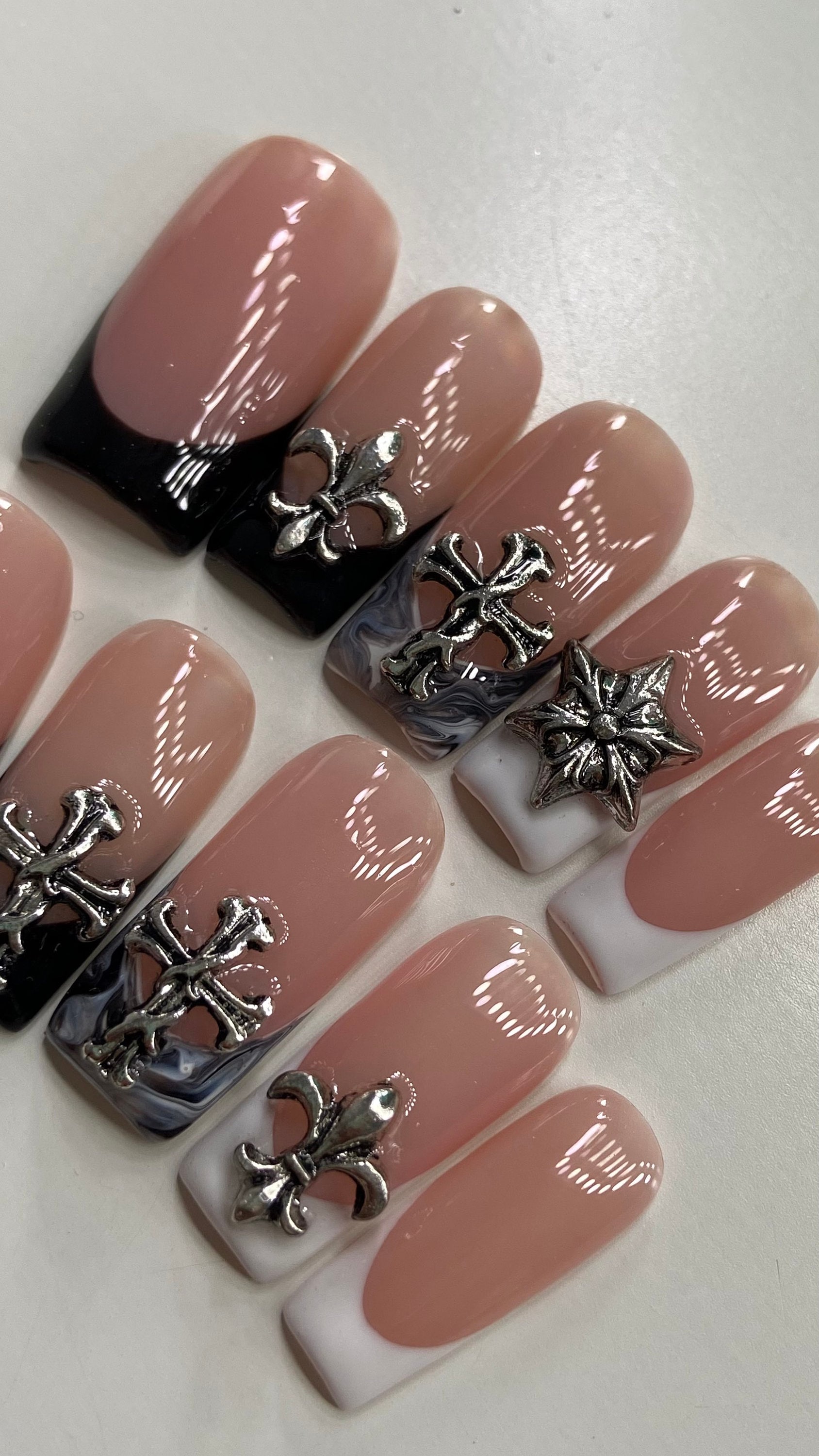 The Best 32 Chrome Nails to Copy in 2023 | Stylish Belles | Shiny nails  designs, Chrome nails designs, Chrome nails