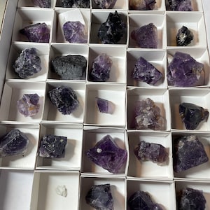Wholesale Hasties Quarry Illinois Flourite flat 28 pieces Mineral Specimen