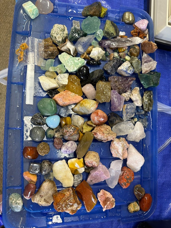 10 Pounds of Rocks Rock Lovers MINING BUCKET With Sand, Rocks, Tumbles and  Polished and Raw Crystals Gemstones & Mineral Specimens Kids 