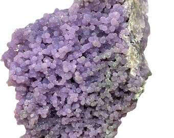 最高品質のミディアムキラキラ輝くグレープアゲート紫玉髄鉱物標本宝石