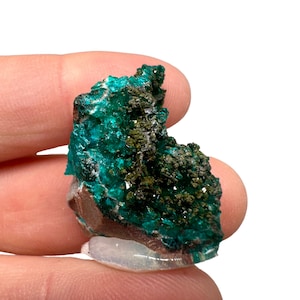 A DIOPTASE Raw Crystal On Matrix Crystals  Mineral Specimen Gemstone