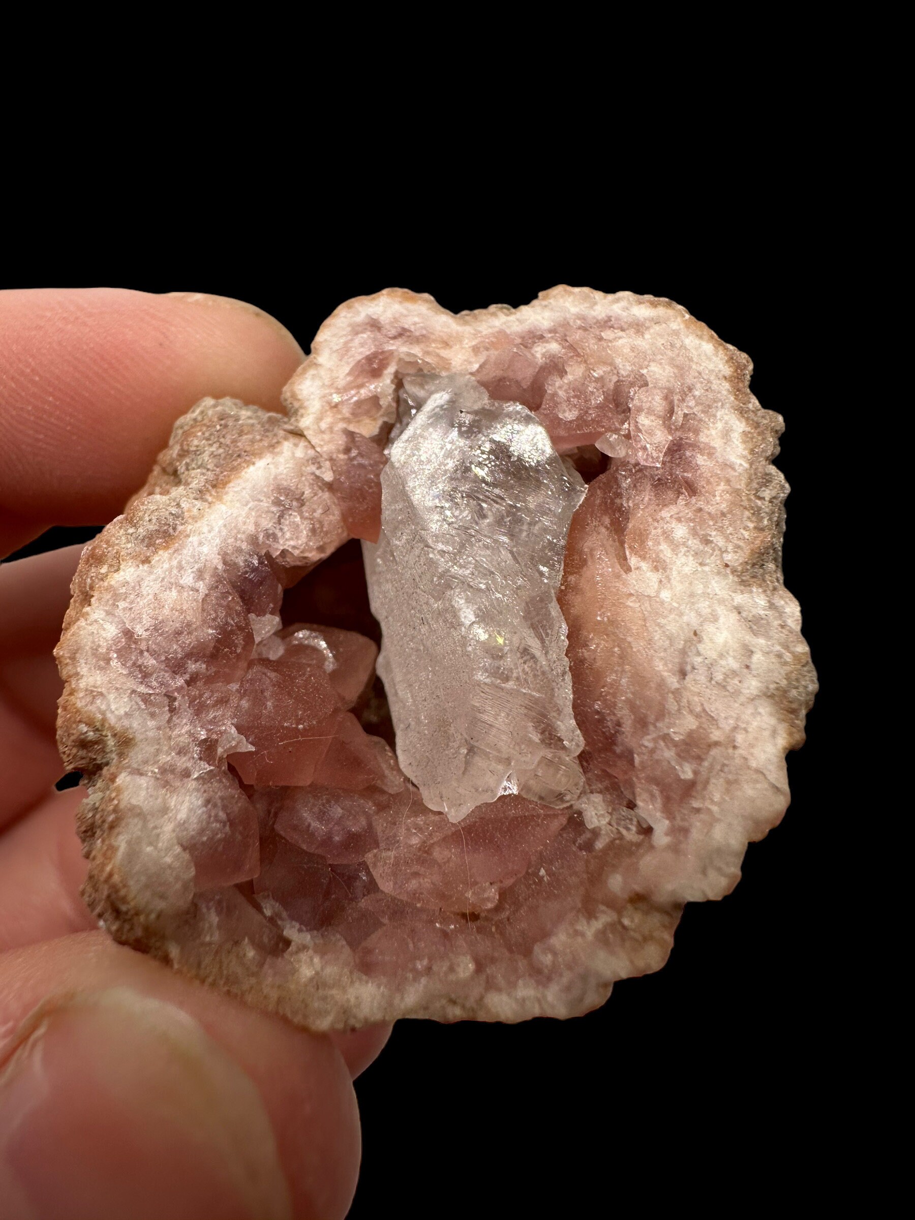 アルゼンチン産の美しい長いピンクの原石アメジストジオード