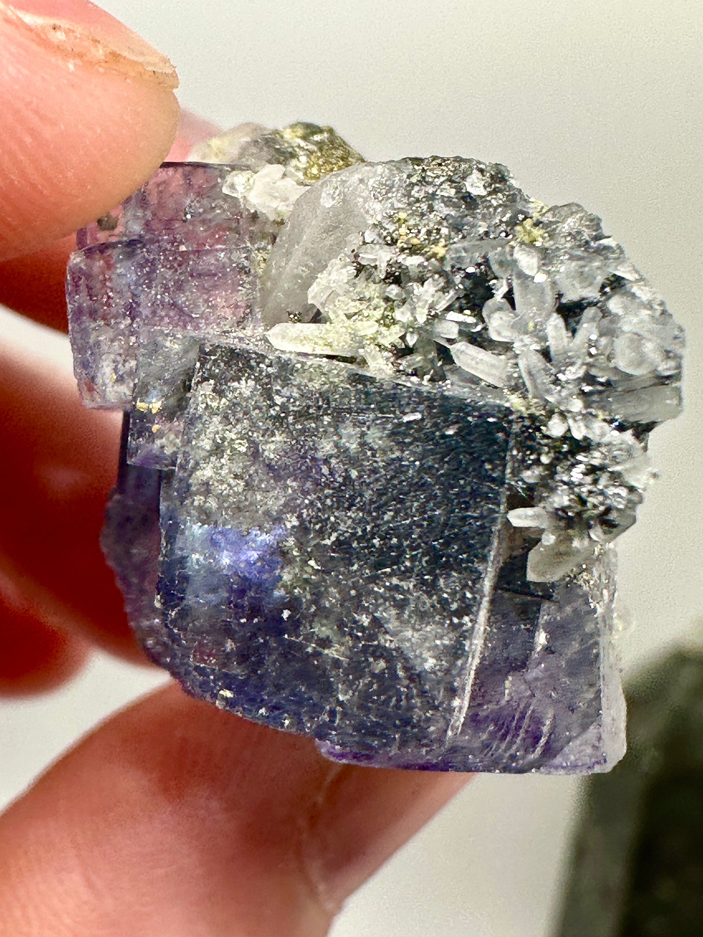 ヤオガンシアン蛍石入りクォーツ