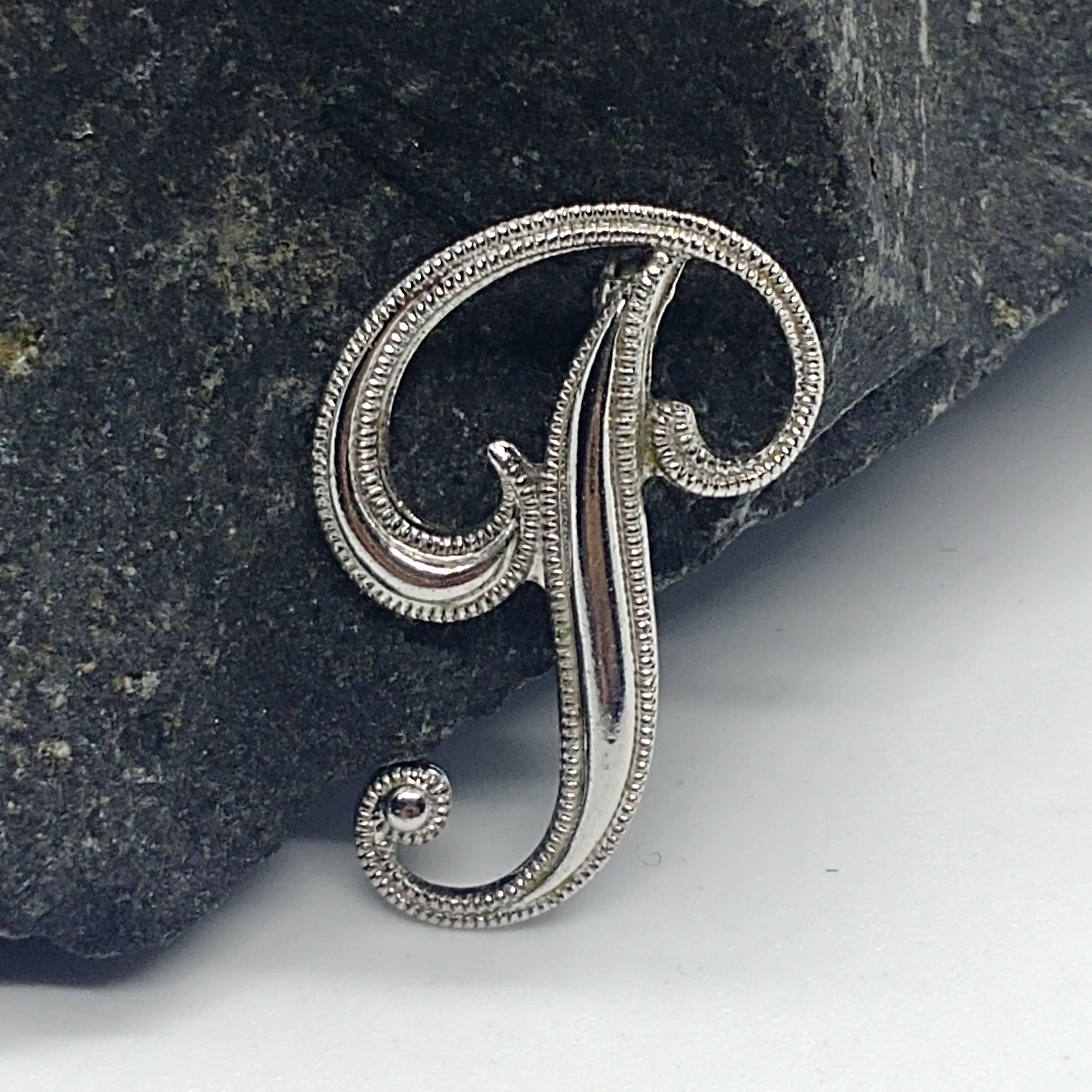 ちょびび様へ♥3/28 Vintage Brooch Pin Letter P Monogram Name Initial Brooch 835