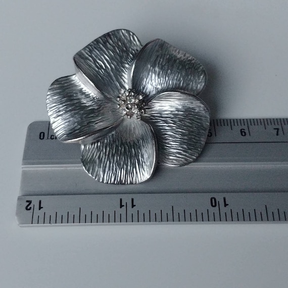 ヴィンテージ LBVYR/イヴ・ロシェ シルバートーン フラワーブローチ