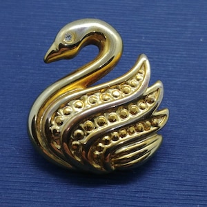 Vintage brooch swan/bird gold tone