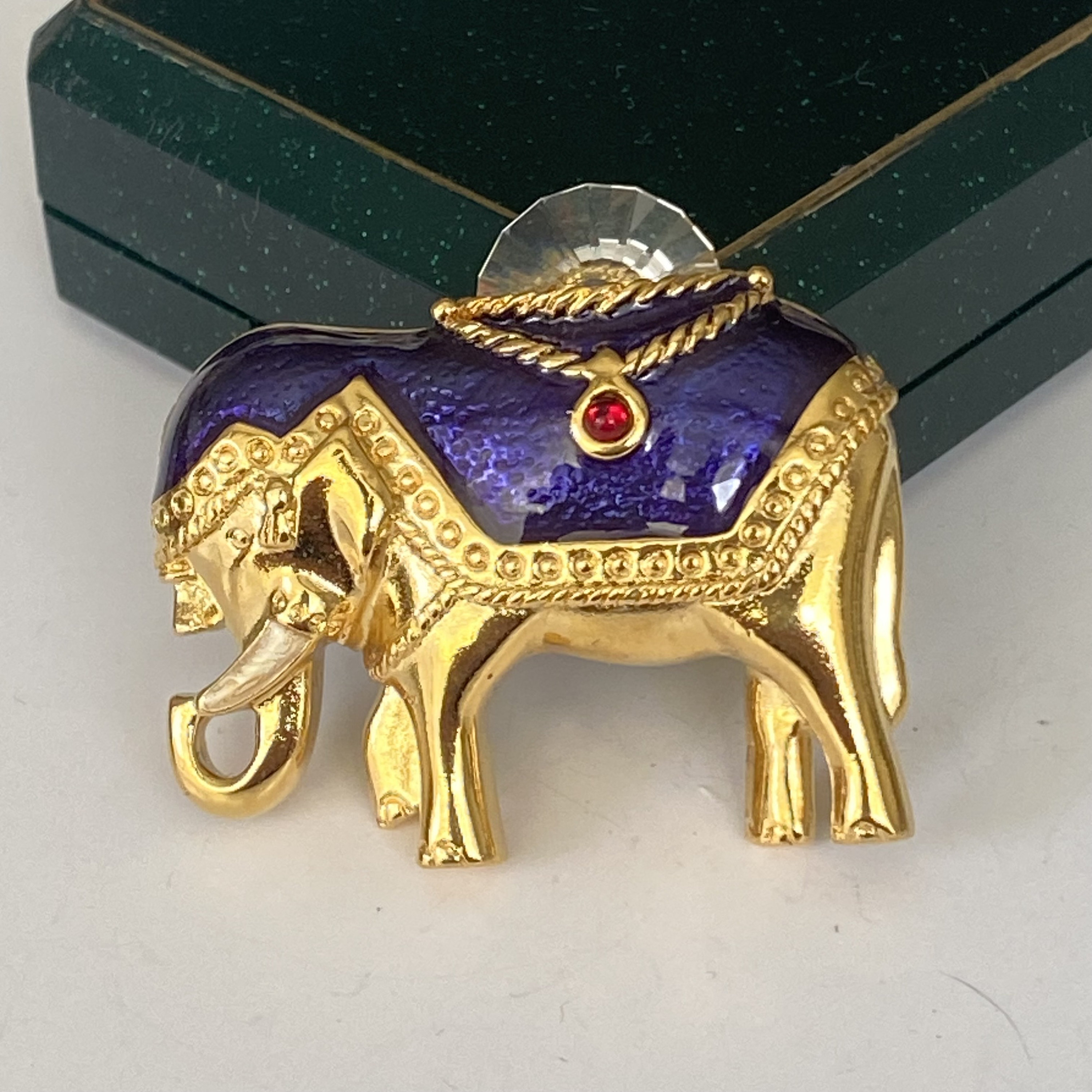 Broche Vintage éléphant En Plastique Peint - Couleur Orange Rouille, 5.4 Cm, état Neuf