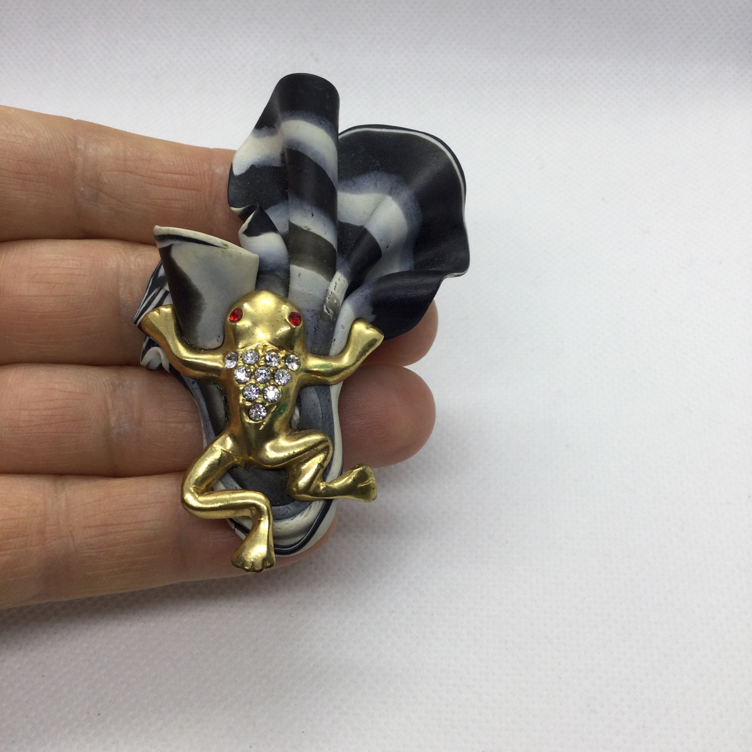 Grande Broche Vintage En Forme De Grenouille Avec Strass Rouges - État Parfait - Occasion