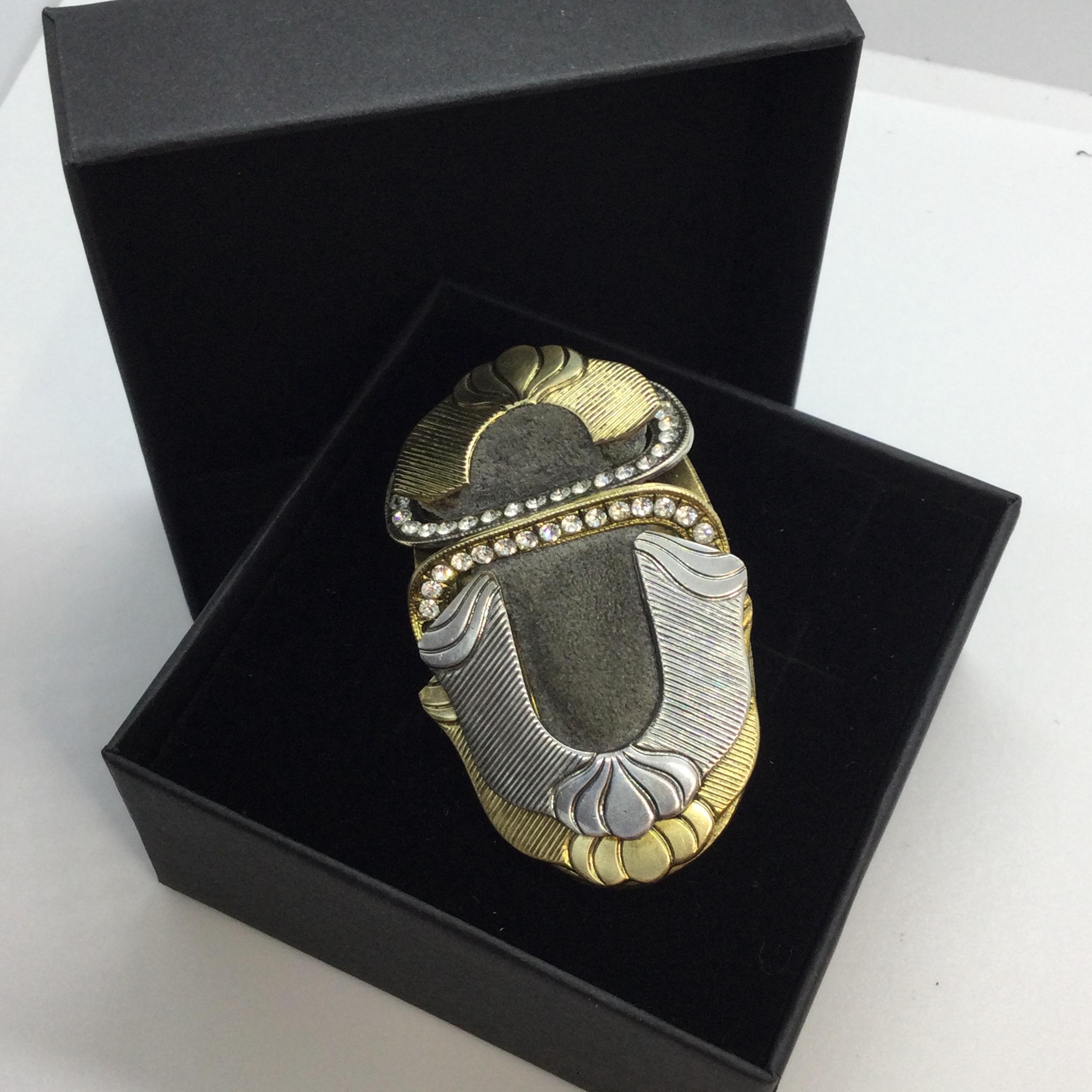 ランガーニの希少なヴィンテージブローチ。 - Etsy 日本