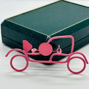 Vintage sportfiets/bakbroche met roze emaille
