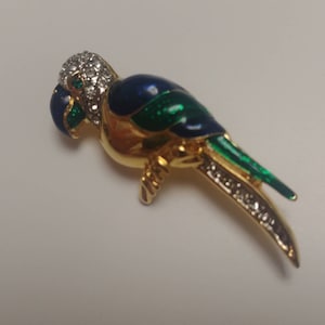 Vintage ara,bird,parrot, brooch gold tone with green enamel