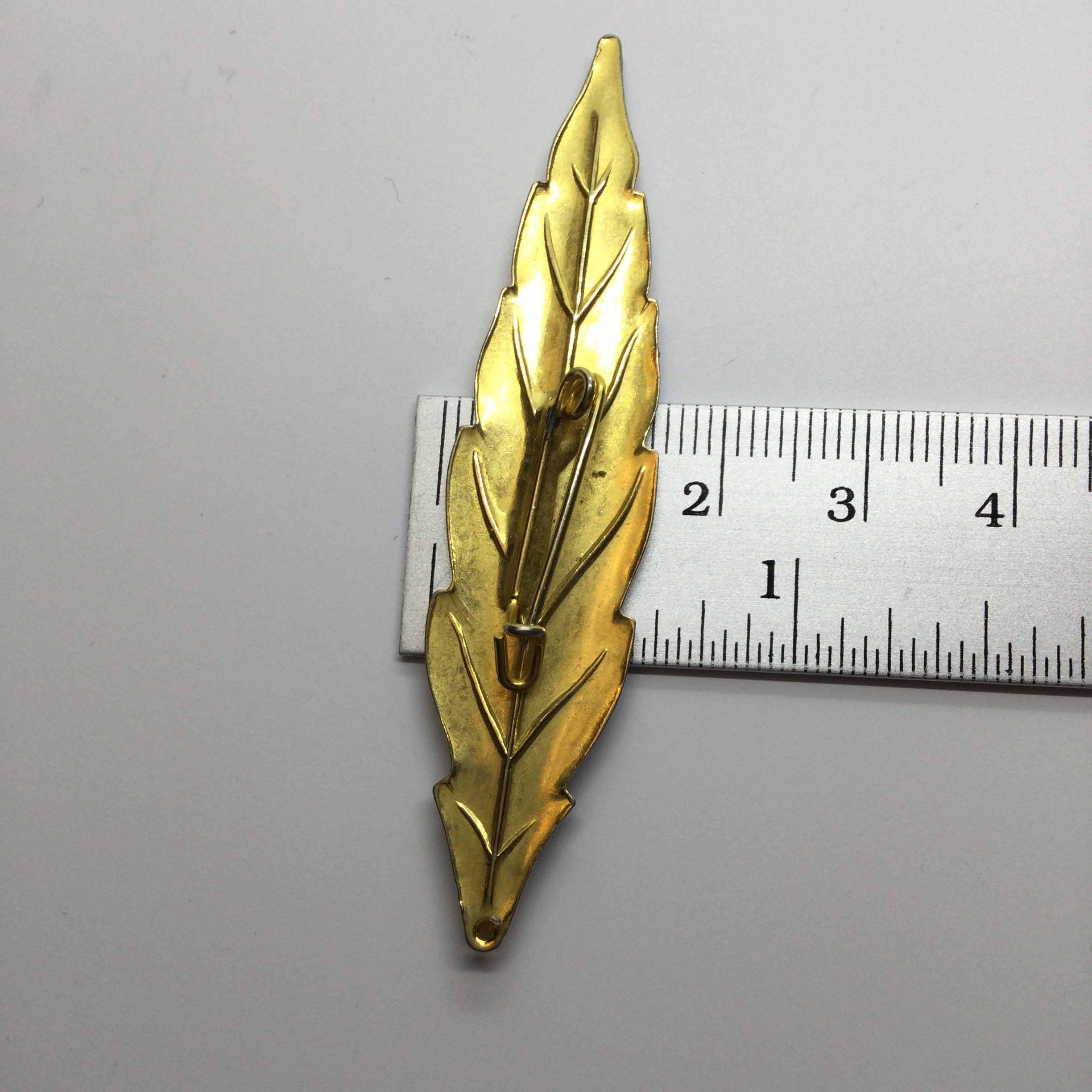 BROCHE VINTAGE YVES Rocher trèfle à 4 feuilles en métal doré martelé et perle EUR 15,00 - FR