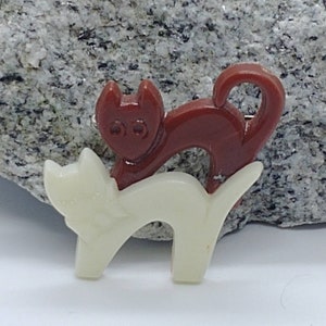 Vintage fanny cat pet brooch/pin with eye rheinstone