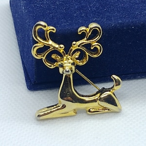 Vintage deer/animal brooch gold tone