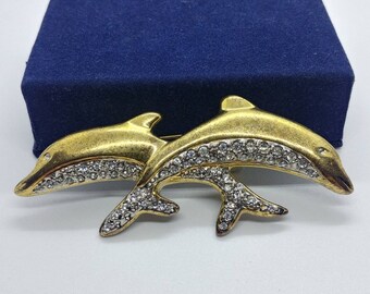 クリスタルのアクセントが付いたヴィンテージゴールドトーンのイルカ