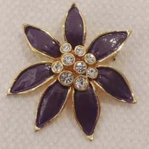 Vintage flower brooch with enamel and rheinstones