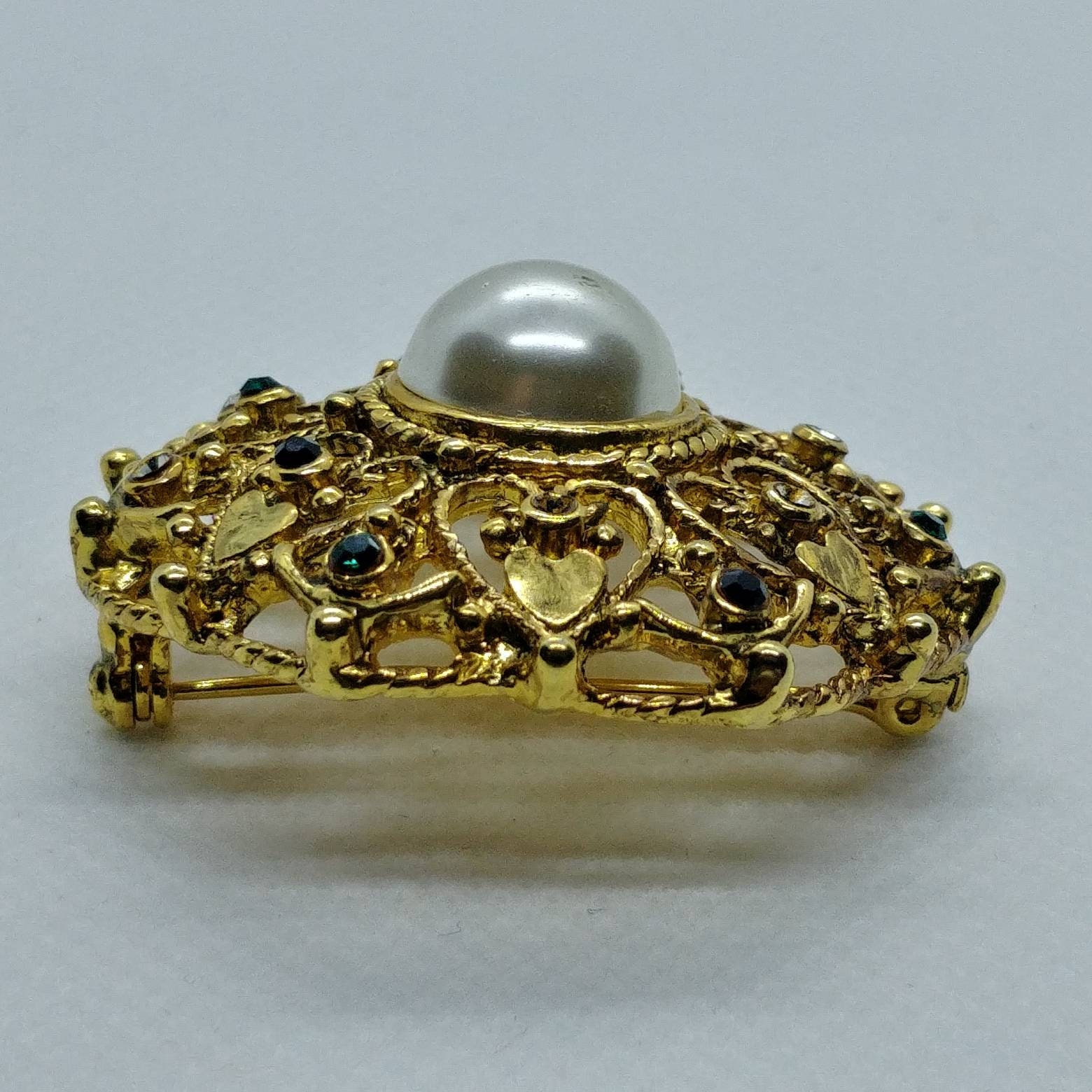 Broche Vintage Fleur Or Avec Cristaux Verts Et Perle Blanche - Bijou Ancien Occasion
